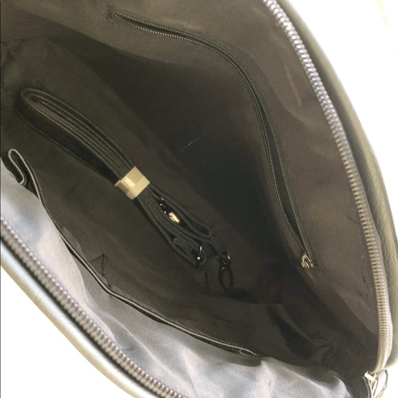 FAUX LEATHER RIVETED GUN DESIGN HANDBAG BLACK - Picture 6 of 6